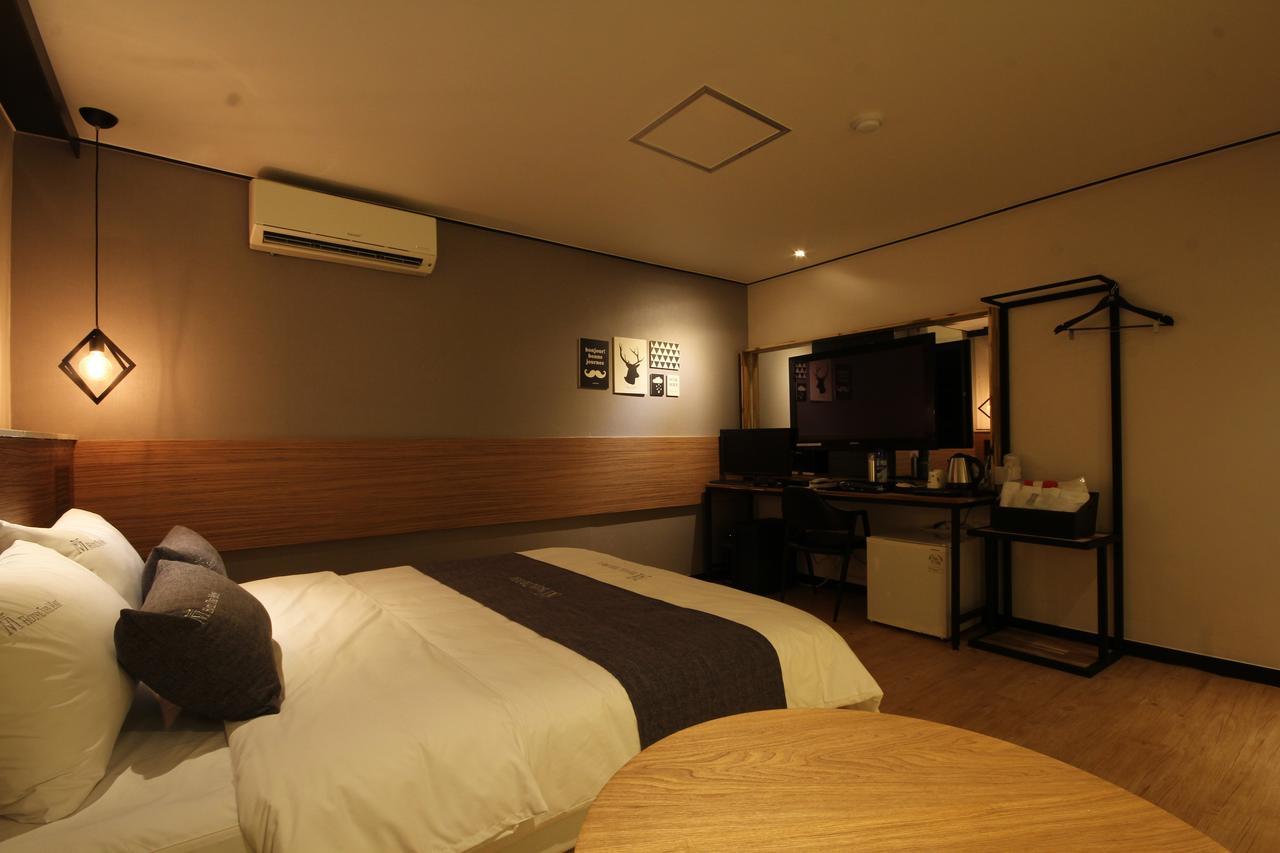 Hotel The May Gimhae Esterno foto